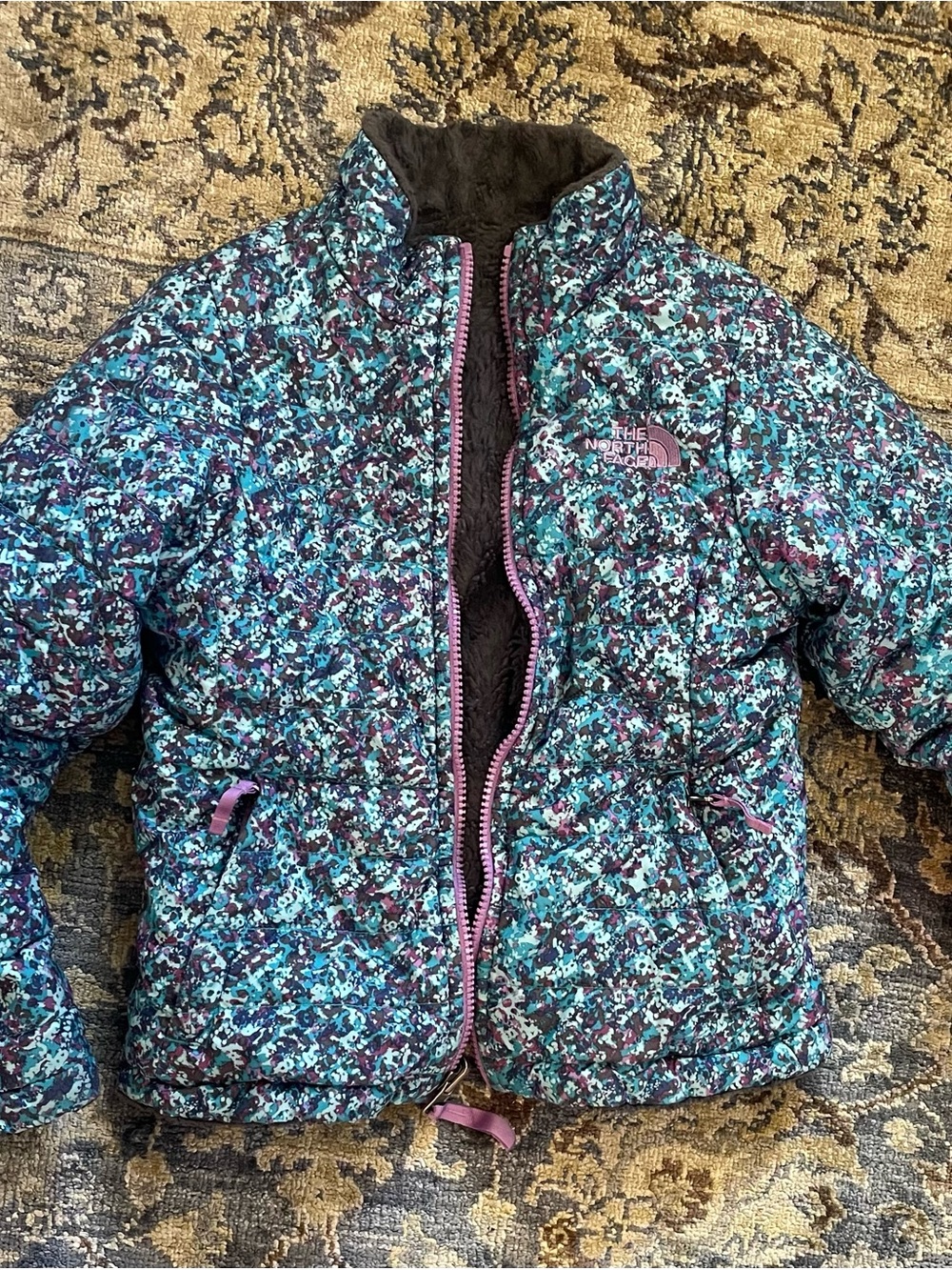 The North Face Girls' reversible coat in Mossbud Swirl